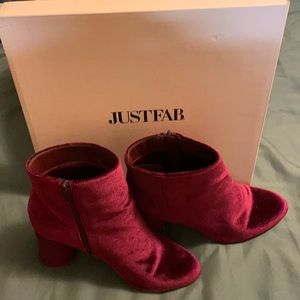 Gently worn burgundy booties, 8.5